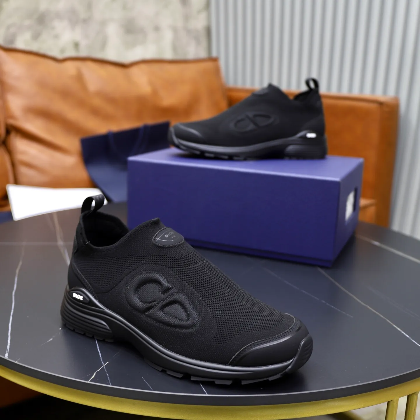 Ex-factory price: 520💰Dior B30’s latest hot model is shipped, the original version is manufactured 1:1 ▪️ Fabric: Original customized fly weave ▪️ Lining: Imported breathable mesh ▪️ Sole: Original molded non-slip outsole ▪️ Size: 38-46 (45 and 46 are custom-made and cannot be returned or exchanged)